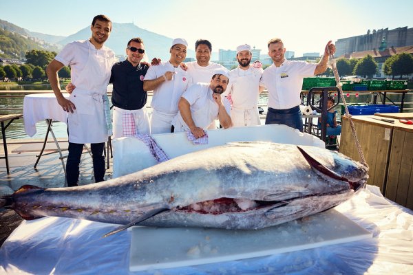 Spektakulært tunfiskshow på Festplassen!